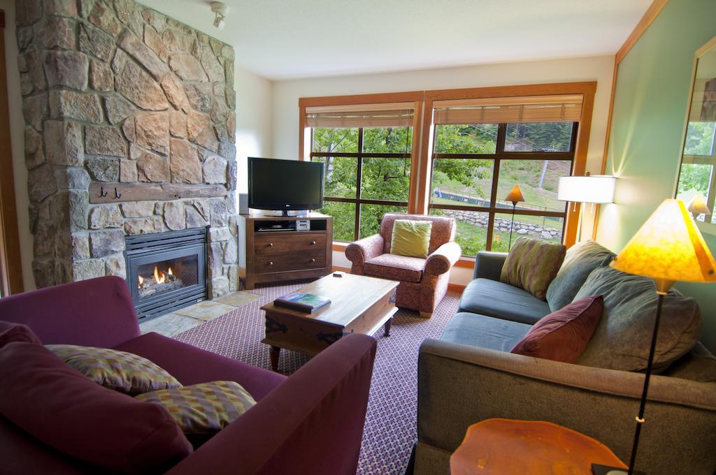 Hotel Lodging Ovations Whistler Exterior foto