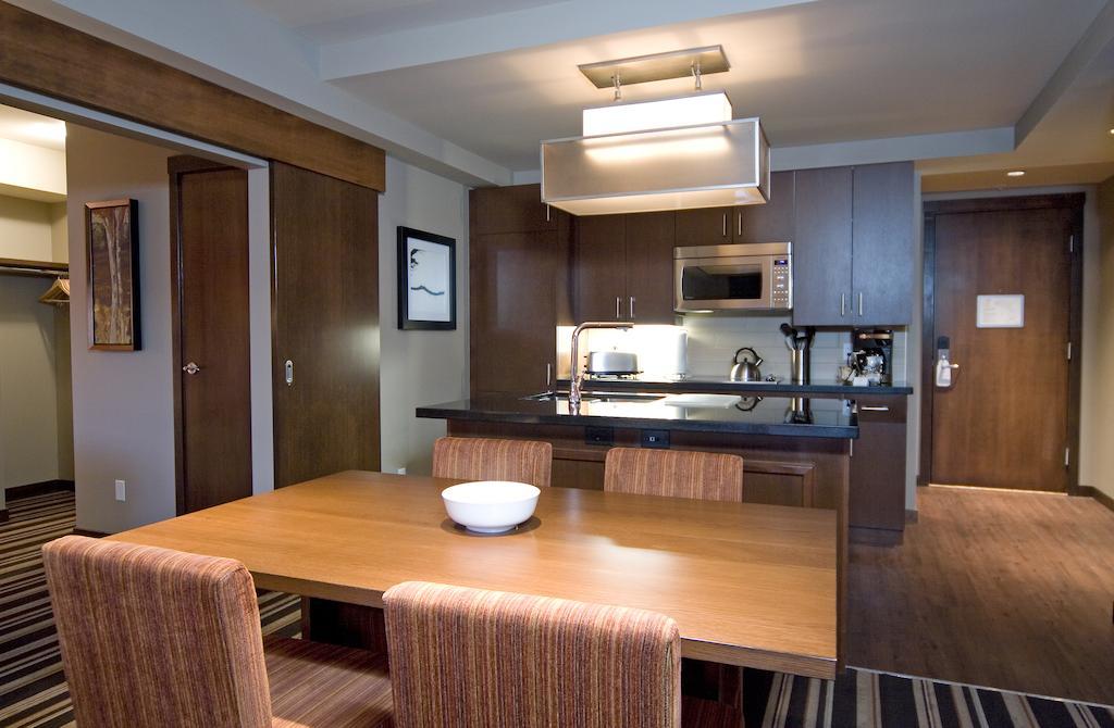 Hotel Lodging Ovations Whistler Exterior foto