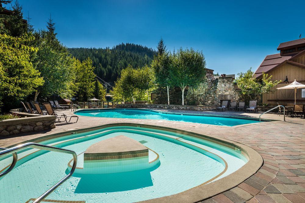 Hotel Lodging Ovations Whistler Exterior foto