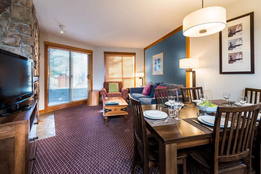 Hotel Lodging Ovations Whistler Exterior foto