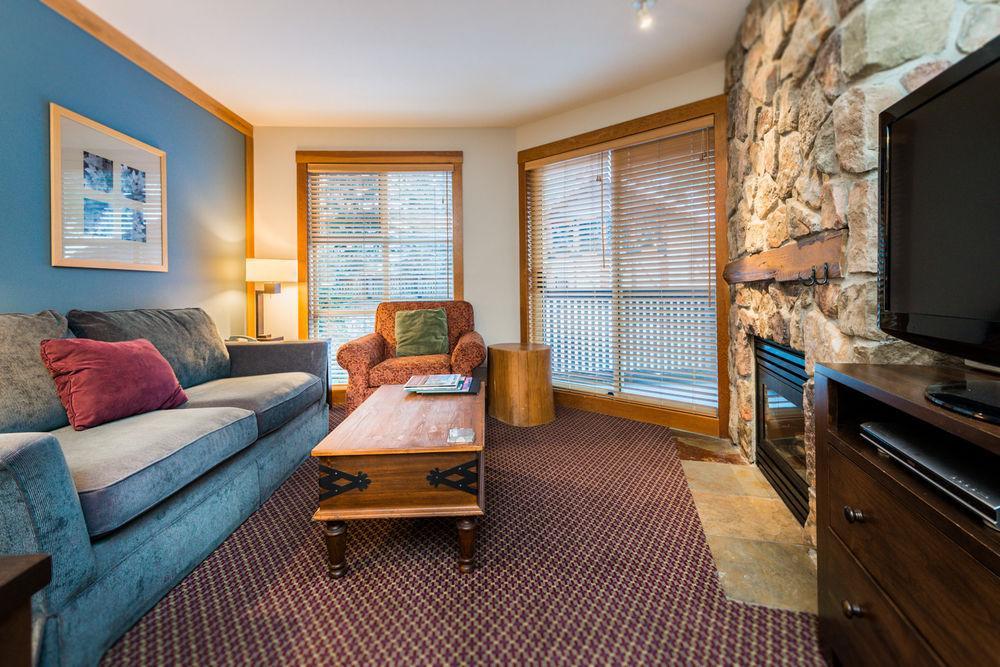 Hotel Lodging Ovations Whistler Exterior foto